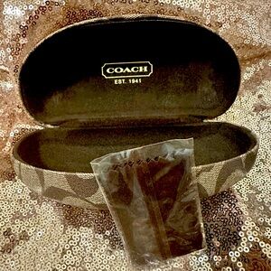 NWOT Coach Hardshell SignatureC Monogram Sunglass case w/sealed microfiber cloth